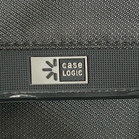 Computer bag/Case logic brand dark gray. Used/good .11x14x2 - Picture 8 of 8